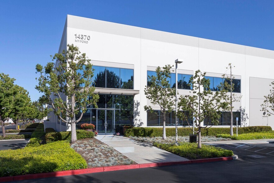 14440 Myford Rd, Irvine, CA à louer - Photo du bâtiment - Image 3 de 5