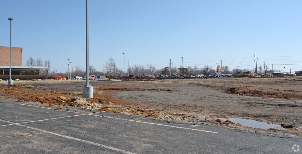 651-659 NE Blue Pky, Lee's Summit, MO à louer - Photo du bâtiment - Image 3 de 6