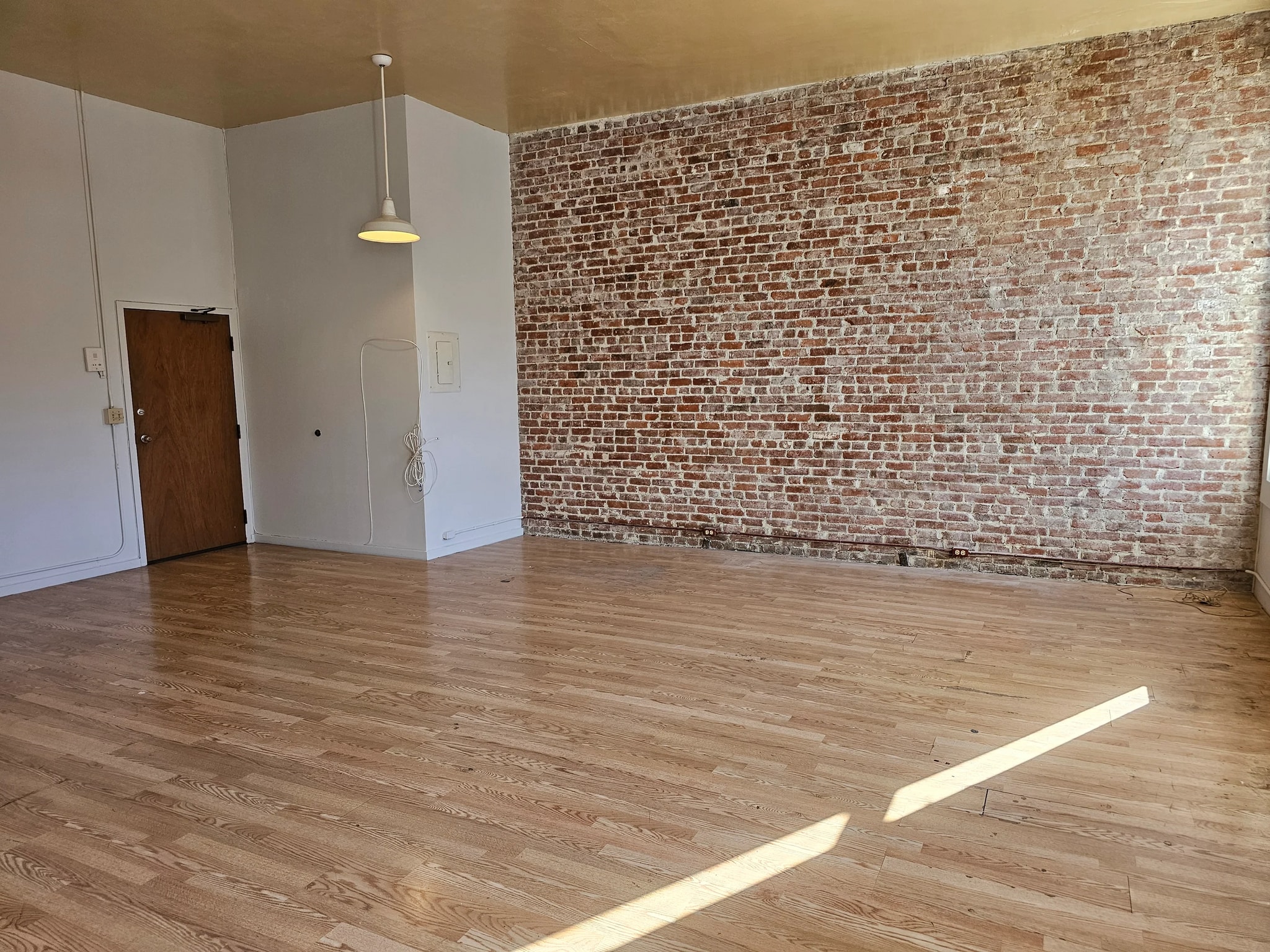 1111 Nuuanu Ave, Honolulu, HI for lease Interior Photo- Image 1 of 7