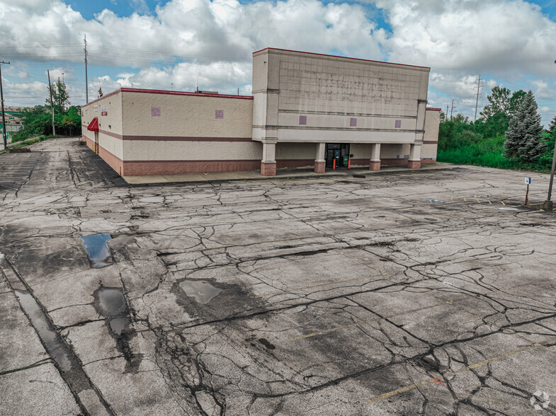 4910 Northfield Rd, North Randall, OH for lease - Building Photo - Image 1 of 17