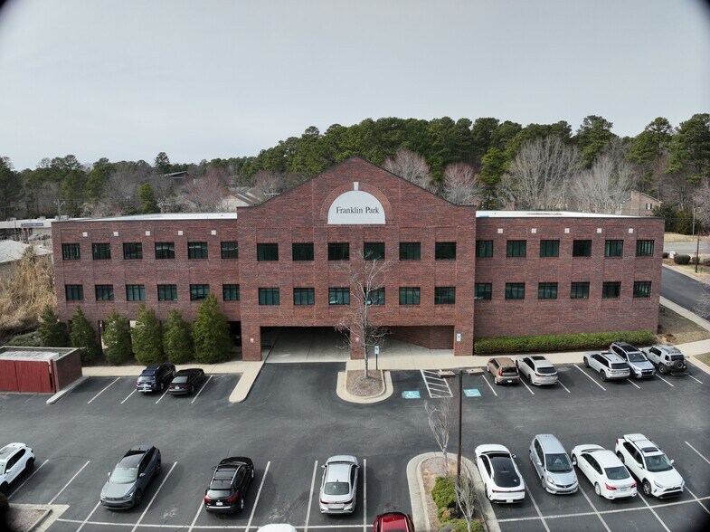 1512 E Franklin St, Chapel Hill, NC à vendre - Communauté Matterport - Image 3 de 15