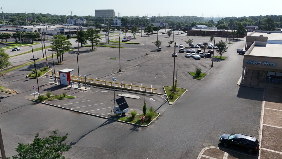 4619-4685 American Way, Memphis, TN à louer - Photo du bâtiment - Image 3 de 4