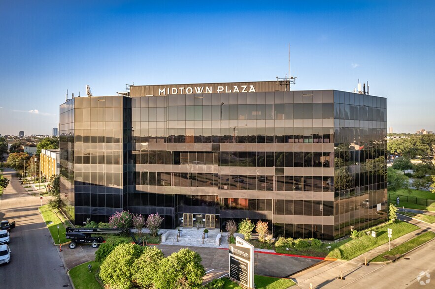 5225 Katy Fwy, Houston, TX à louer - Photo du bâtiment - Image 2 de 35