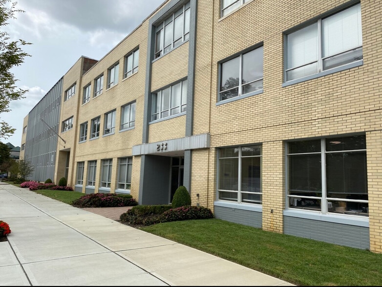 233 7th St, Garden City, NY for lease - Building Photo - Image 2 of 5