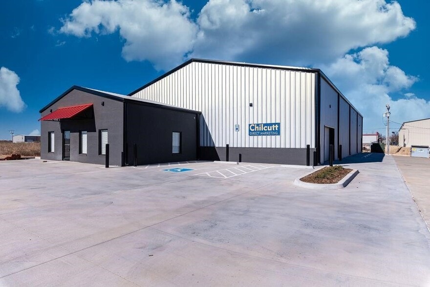 417 NE 144th Pl, Edmond, OK for sale - Primary Photo - Image 1 of 25