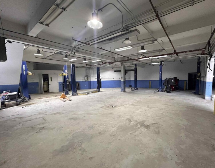 33-20 55th St, Woodside, NY à louer - Photo du bâtiment - Image 2 de 7