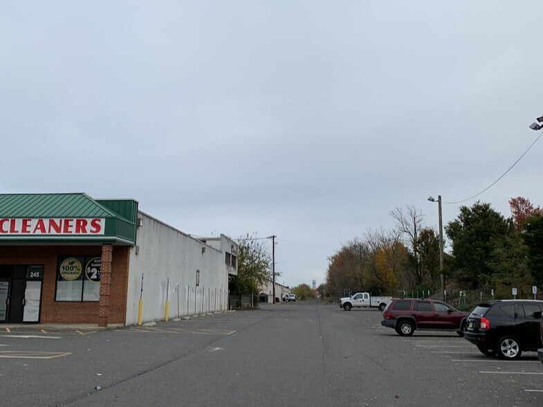 233 North Ave, Dunellen, NJ à louer - Photo du bâtiment - Image 3 de 8