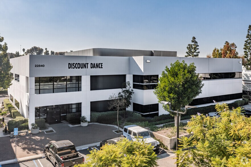 22840 Savi Ranch Pky, Yorba Linda, CA à louer - Photo du bâtiment - Image 1 de 6