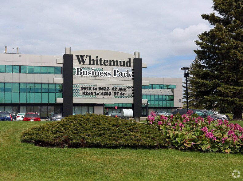 4245 97th St, Edmonton, AB à vendre - Photo du bâtiment - Image 2 de 3