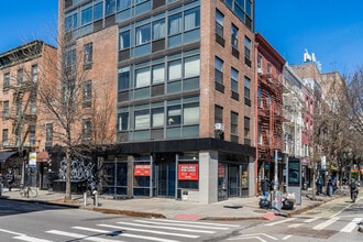 219 1st Ave, New York, NY à louer Photo du bâtiment- Image 2 de 14