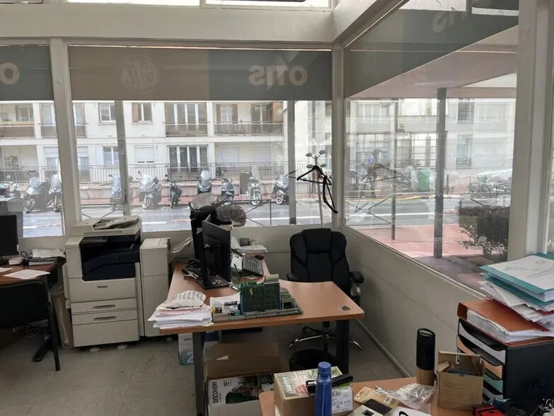 Office in Levallois-Perret for lease - Interior Photo - Image 3 of 3