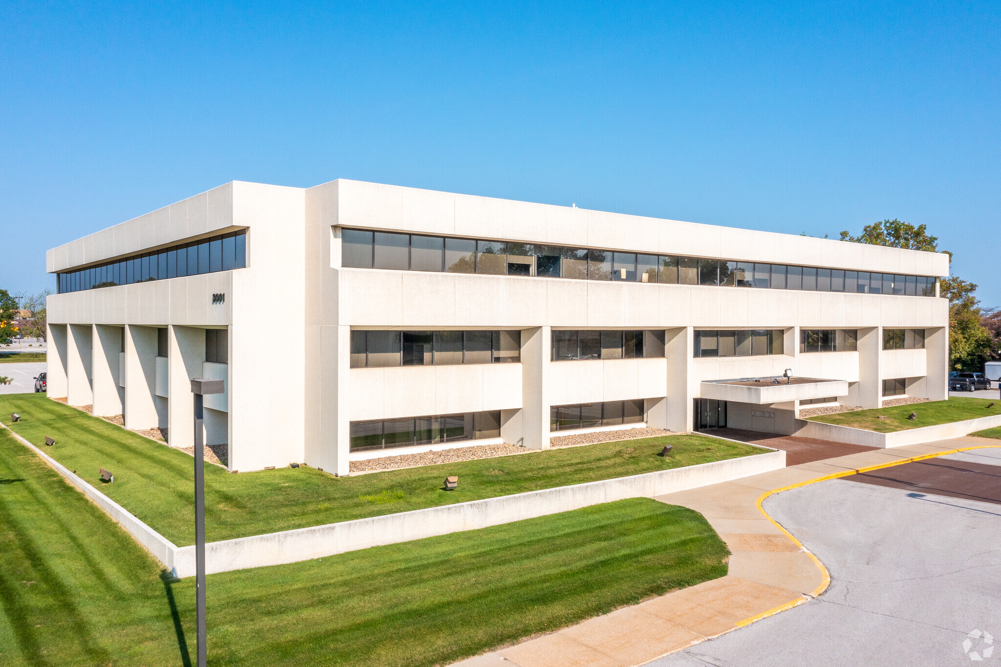 3001 Westown Pky, West Des Moines, IA for lease Building Photo- Image 1 of 8