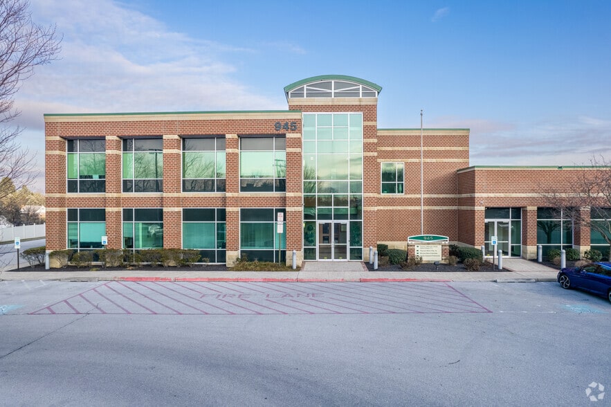 945 E Park Dr, Harrisburg, PA for lease - Building Photo - Image 3 of 9