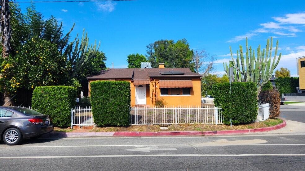 11905 Riverside Dr, Valley Village, CA à vendre - Photo du bâtiment - Image 2 de 14