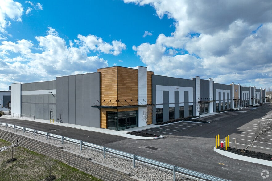 4949 Edwards Farms Rd, Hilliard, OH for lease - Building Photo - Image 1 of 18