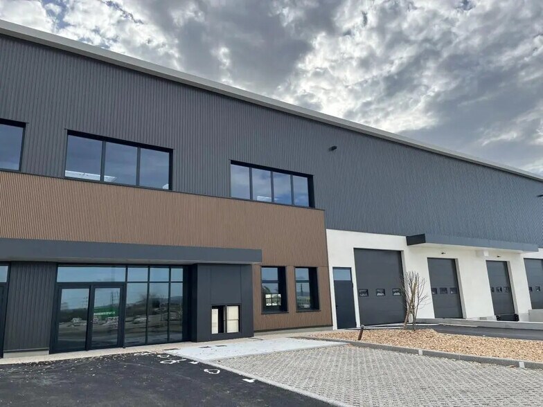 Office in Saint-Priest for lease - Building Photo - Image 2 of 6