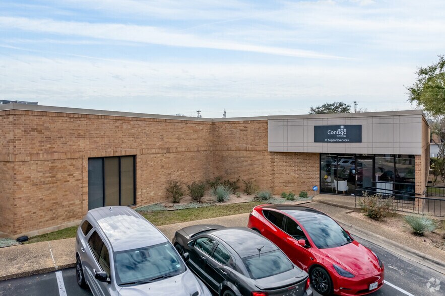 8868 Research Blvd, Austin, TX à louer - Photo du bâtiment - Image 1 de 4