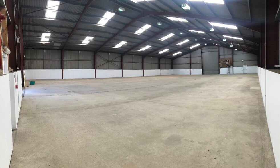 Tamala, Whitecairns for lease - Interior Photo - Image 2 of 8