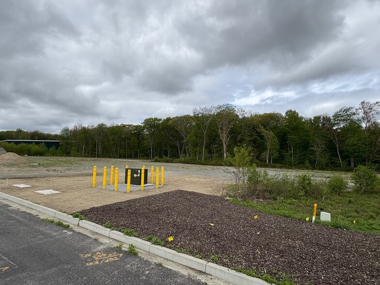 Western Industrial Dr, Cranston, RI for sale - Building Photo - Image 2 of 3