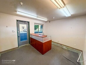 20720 High Desert Ln, Bend, OR for lease Interior Photo- Image 1 of 4
