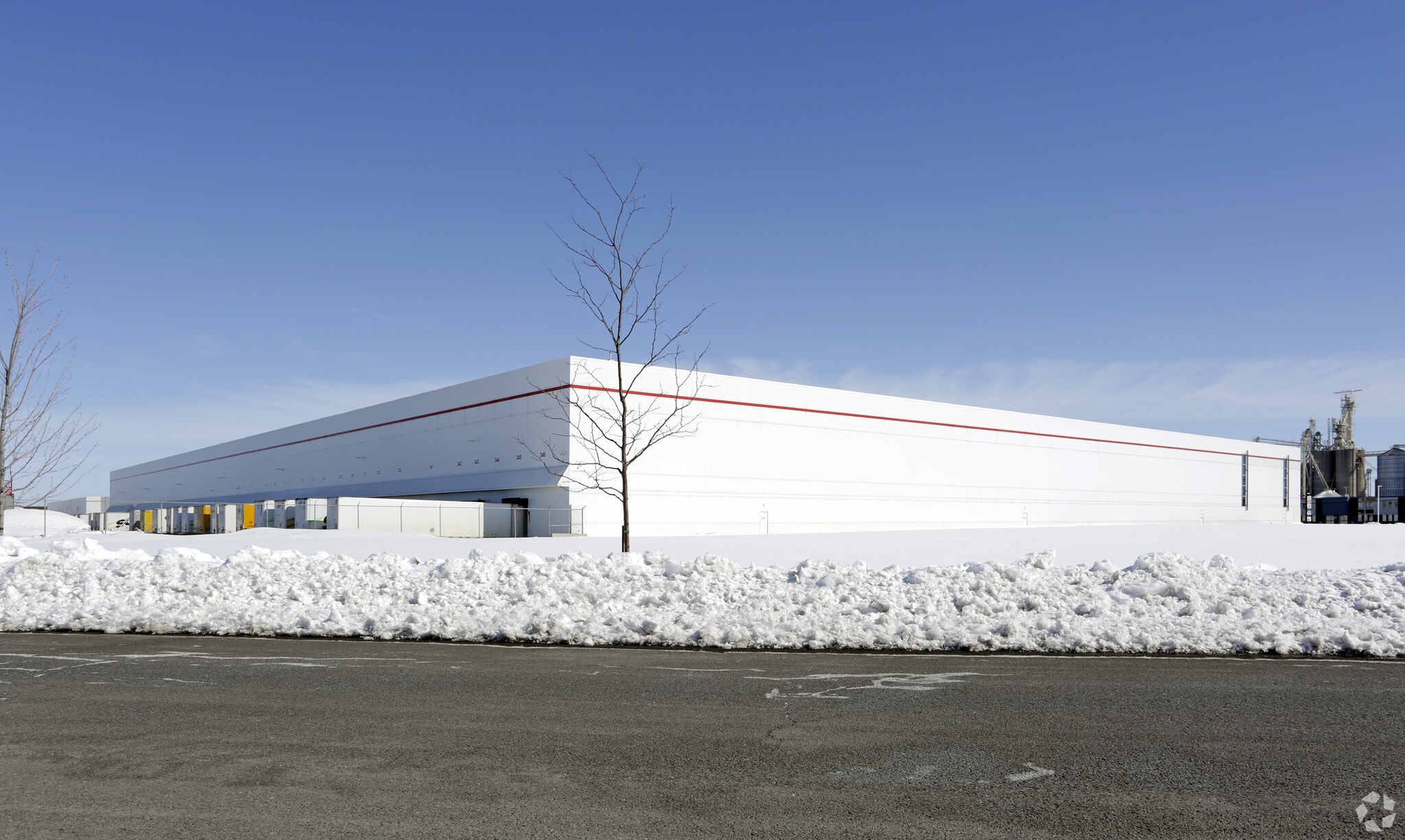 760 Rd Grand-Bernier, St-Jean-sur-Richelieu, QC à louer Photo du bâtiment- Image 1 de 4
