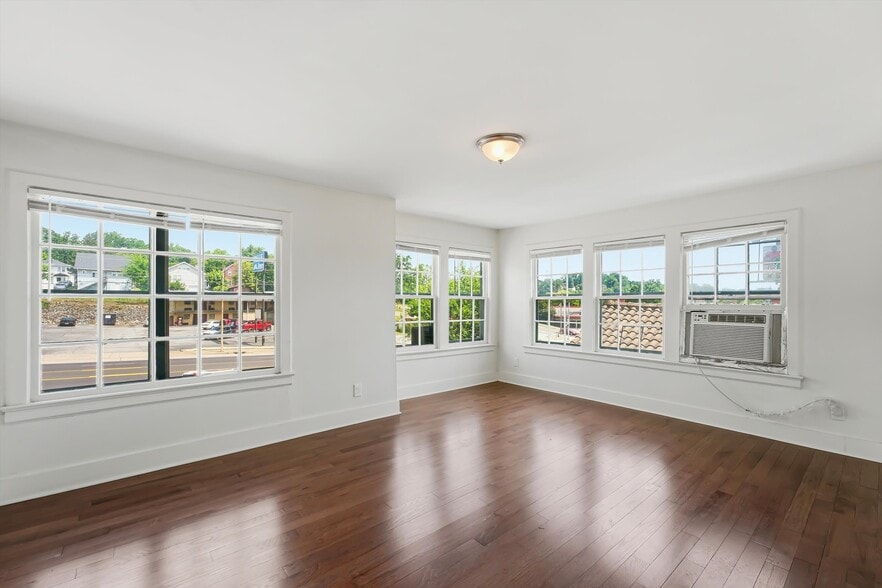 3206 E Magnolia Ave, Knoxville, TN for sale - Building Photo - Image 3 of 23