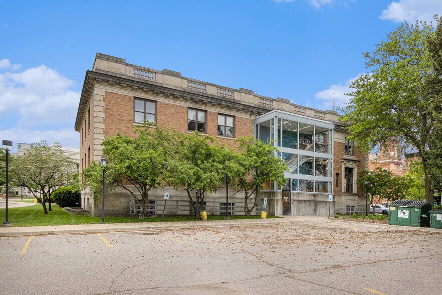 77 E Michigan Ave, Battle Creek, MI à vendre - Photo du bâtiment - Image 3 de 13