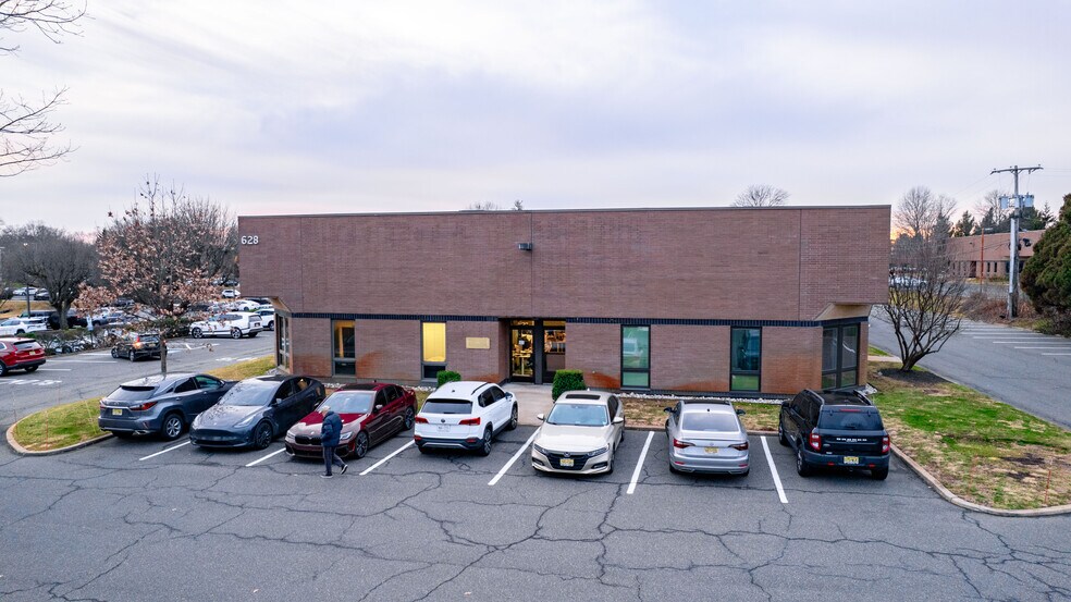 620 Shrewsbury Ave, Tinton Falls, NJ à vendre - Photo du bâtiment - Image 2 de 9