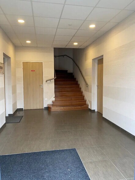 Office in Croissy-sur-Seine for sale - Building Photo - Image 2 of 9