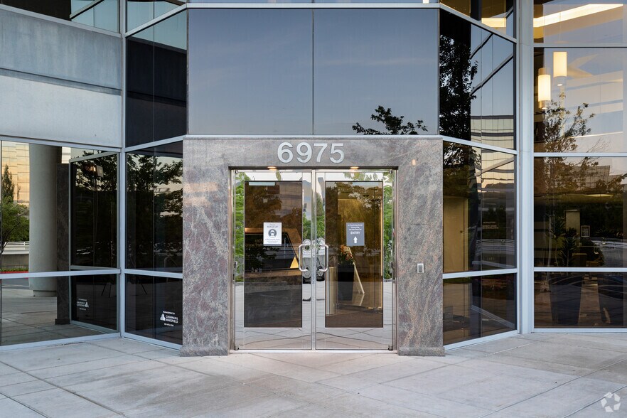 6975 Union Park, Midvale, UT à louer - Photo du bâtiment - Image 3 de 4