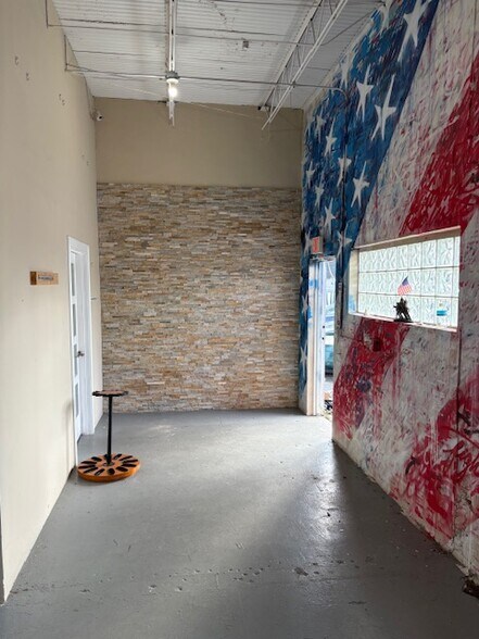 729-731 NW 1st St, Fort Lauderdale, FL à louer - Photo du bâtiment - Image 2 de 11