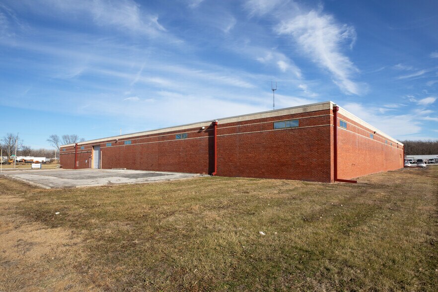 5200 & 5203 E 59th Street portefeuille de 2 propriétés à vendre sur LoopNet.ca - Photo du bâtiment - Image 3 de 12