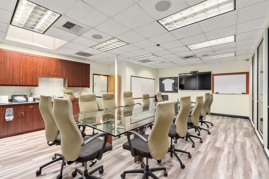 5352 Laurel Canyon Blvd, North Hollywood, CA à louer - Photo principale - Image 1 de 14