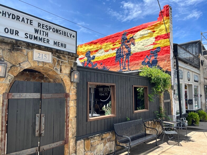 209 N Main St, Weatherford, TX for lease - Building Photo - Image 3 of 3