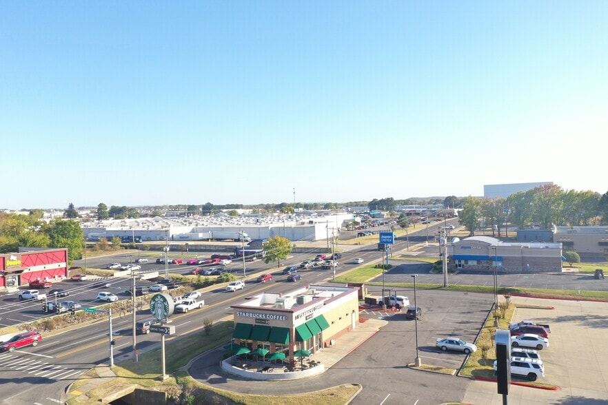 2220 E Parkway, Russellville, AR à vendre - Photo du bâtiment - Image 3 de 17