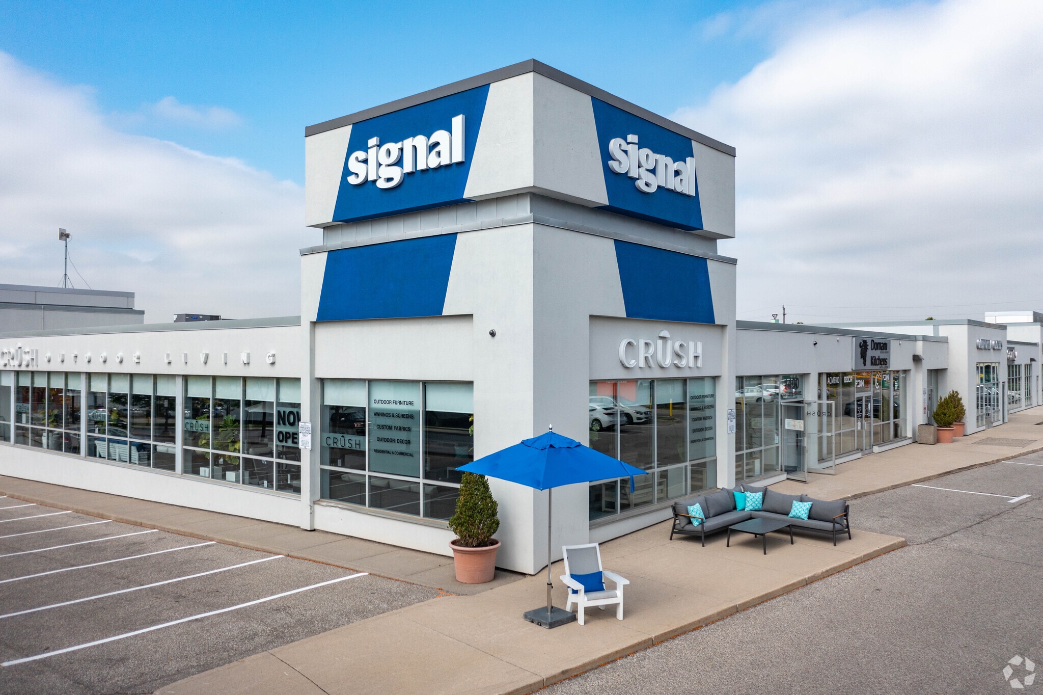 1390-1400 Castlefield Ave, Toronto, ON for lease Primary Photo- Image 1 of 8