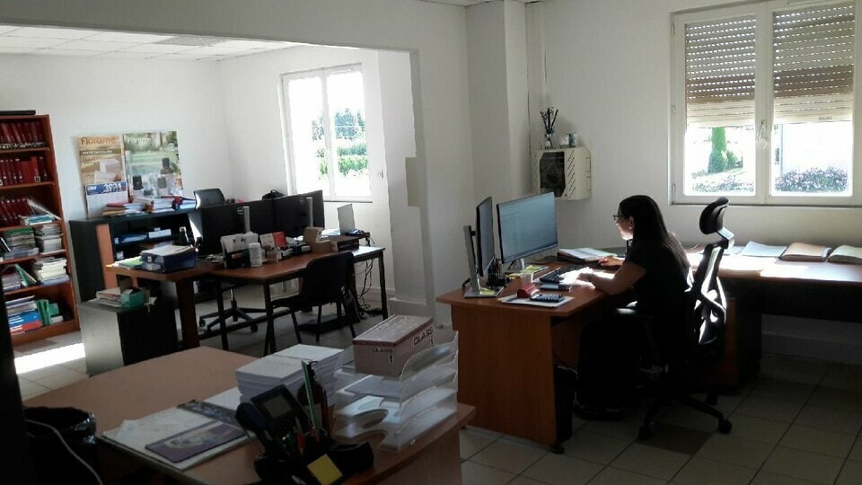 Bureau dans Châteaurenard à louer - Photo du bâtiment - Image 3 de 9