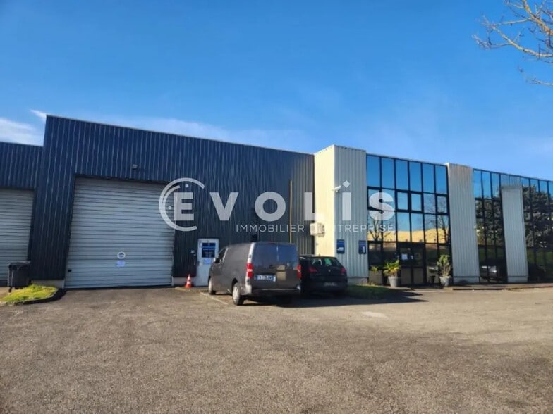 Office in Genas for lease - Building Photo - Image 3 of 4