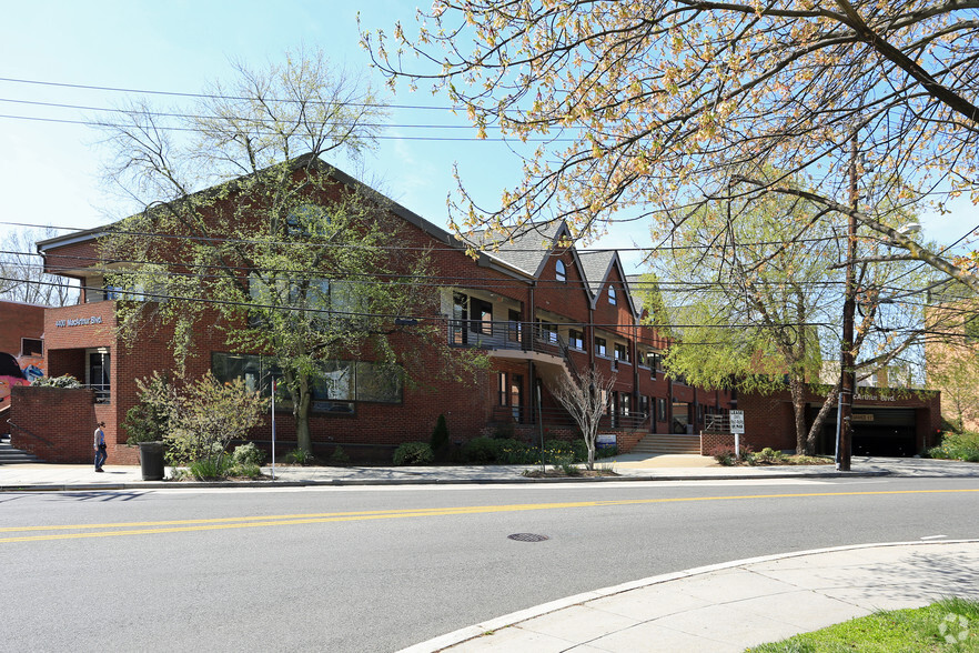 4400 MacArthur Blvd NW, Washington, DC à vendre - Photo du bâtiment - Image 1 de 21