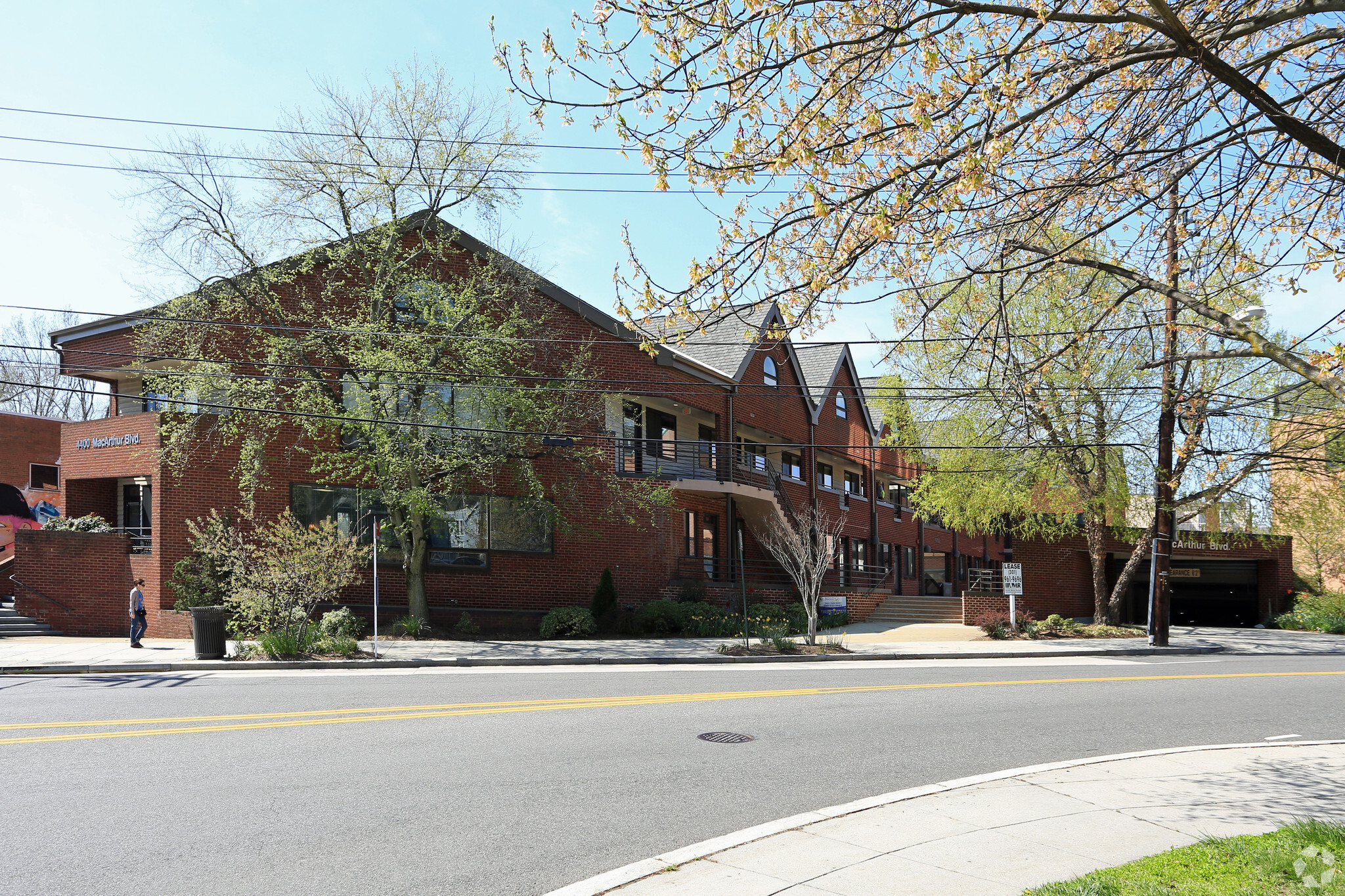 4400 MacArthur Blvd NW, Washington, DC à vendre Photo du bâtiment- Image 1 de 22