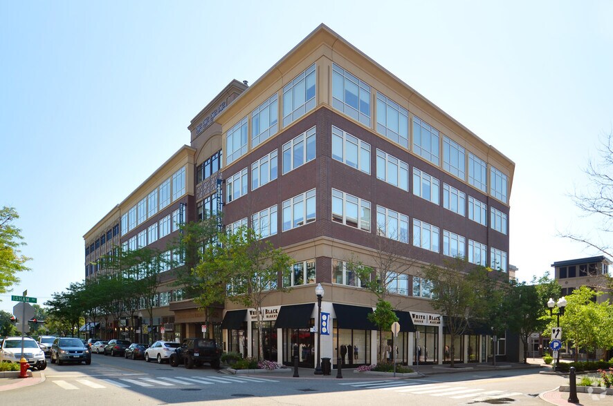 65 Memorial Rd, West Hartford, CT à louer - Photo du bâtiment - Image 2 de 13