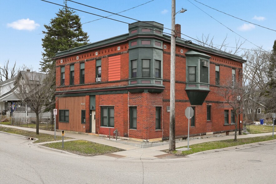 940 3rd St E, Saint Paul, MN à vendre - Photo du bâtiment - Image 2 de 26