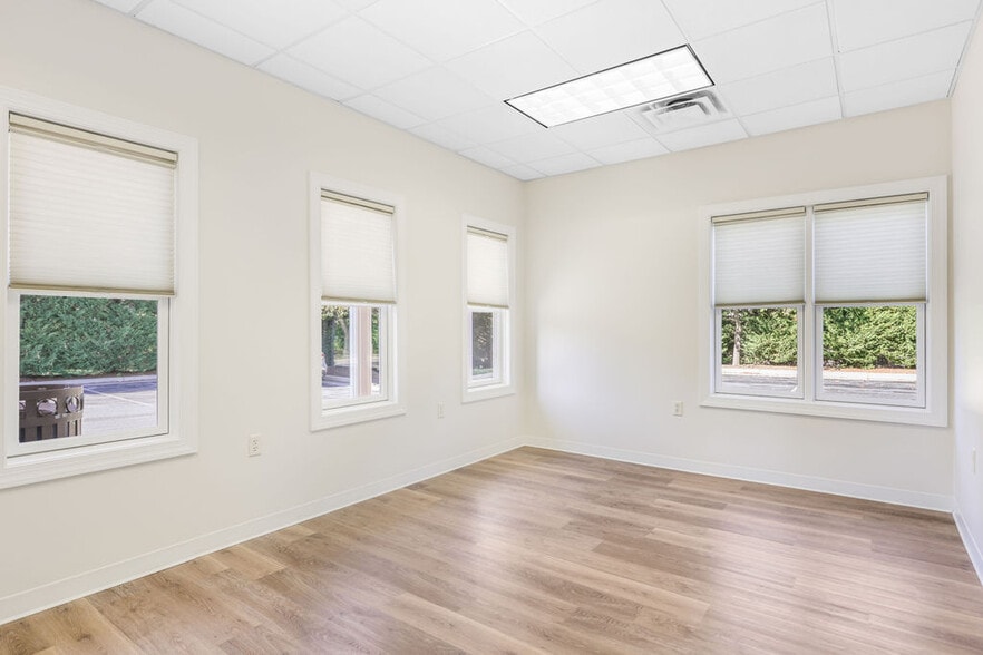 1066 Hisey Ave, Woodstock, VA for lease - Building Photo - Image 2 of 7