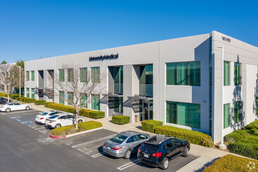 9671-9701 Irvine Center Dr, Irvine, CA à louer - Photo du bâtiment - Image 1 de 4