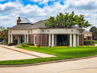 Plus de détails pour 2800 NW Grand Blvd, Oklahoma City, OK - Commerce de détail à louer