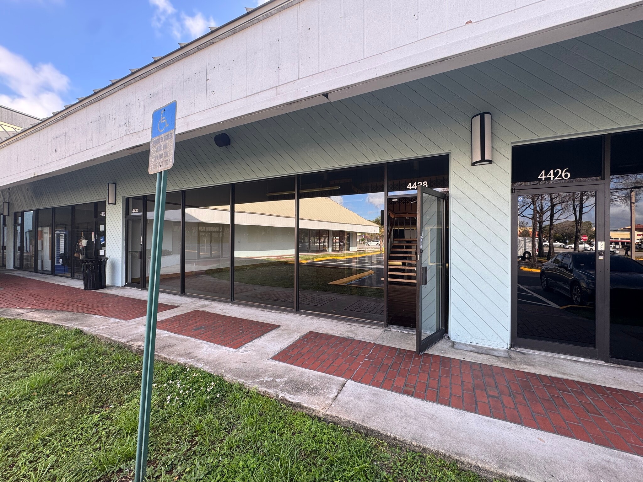 4412-4678 N University Dr, Lauderhill, FL à louer Photo intérieure- Image 1 de 6