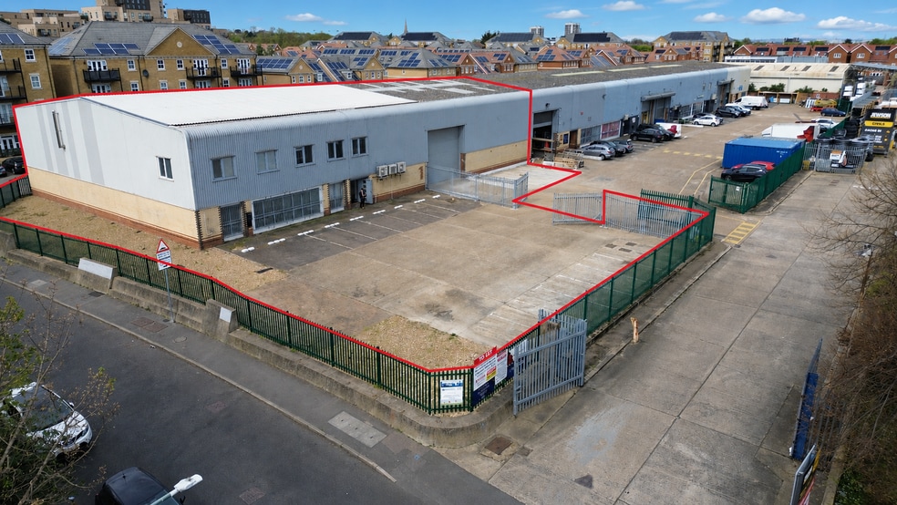 Slade Green Rd, Erith à louer - Photo du bâtiment - Image 2 de 10