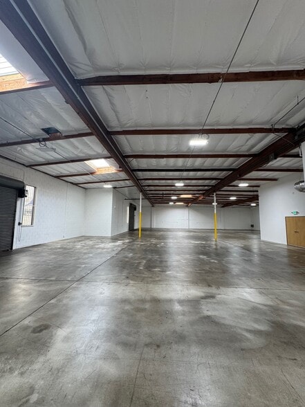 10635-10665 W Vanowen St, Burbank, CA for lease - Interior Photo - Image 3 of 9