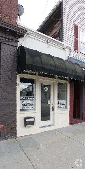 14 Exchange St, Milford, MA à vendre - Photo principale - Image 1 de 6