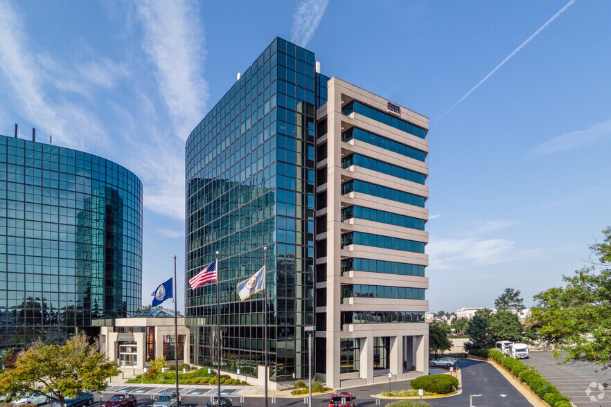 7799 Leesburg Pike, Falls Church, VA à louer - Photo du bâtiment - Image 2 de 9